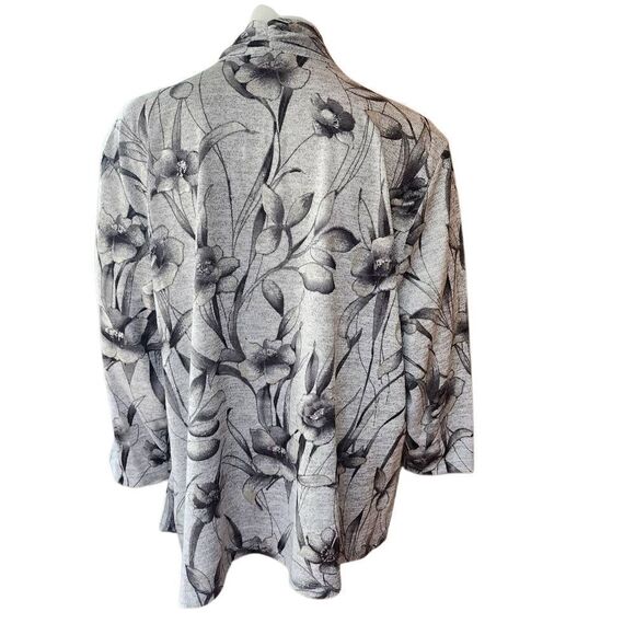 NWT Alfred Dunner Gray & Silver Floral Blouse (2X) - Picture 4 of 5